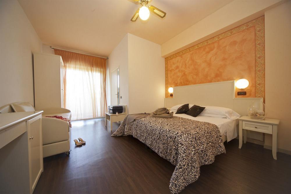 Park Hotel Serena Viserbella di Rimini Екстериор снимка