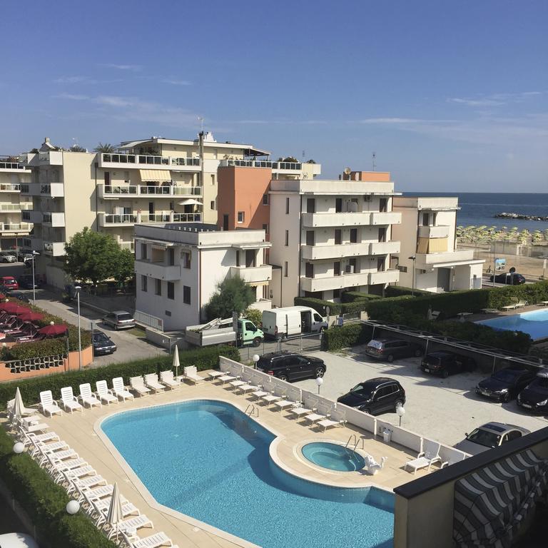 Park Hotel Serena Viserbella di Rimini Екстериор снимка
